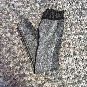 Gym shark leggings
